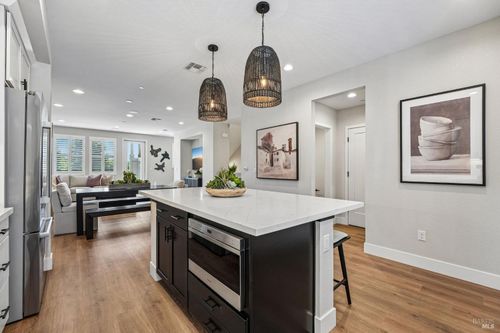 208 Pippin Court, Sebastopol, CA, 95407 | Card Image