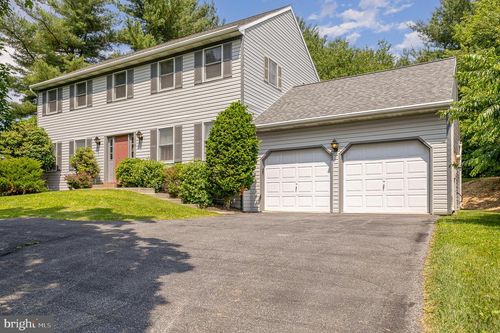 39 Brookwood Dr, Lititz, PA, 17543-9461 | Card Image