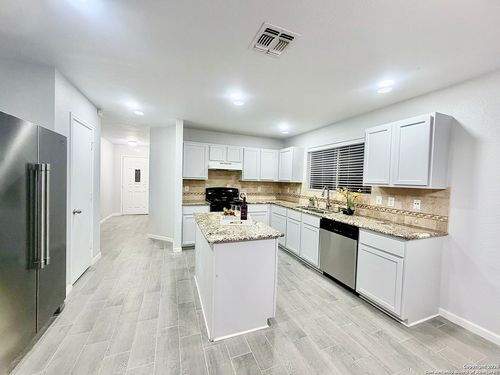 5807 Barton Holw, San Antonio, TX, 78249-2321 | Card Image