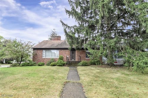 5717 Chestnut Dr, Parma, OH, 44129-2414 | Card Image