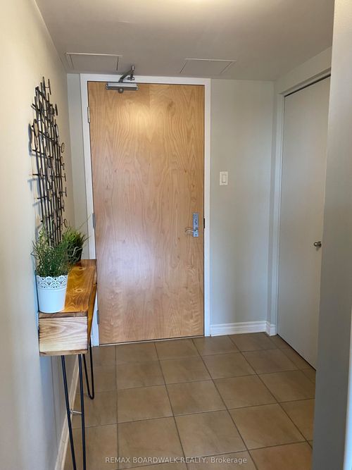 610-250 Lett St, Ottawa, ON, K1R0A8 | Card Image