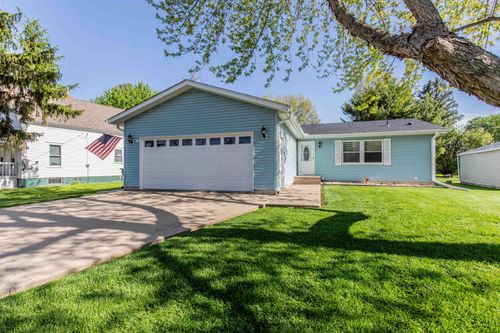 209 E Brown St, Earlville, IL, 60518-8051 | Card Image