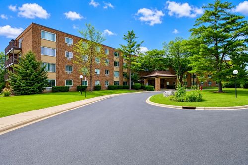 418-1500 Robin Cir, Hoffman Estates, IL, 60169-1118 | Card Image
