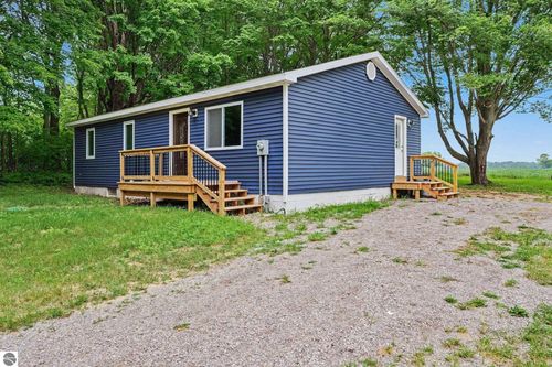 1051 Circle Dr, Lake Isabella, MI, 48893-9348 | Card Image