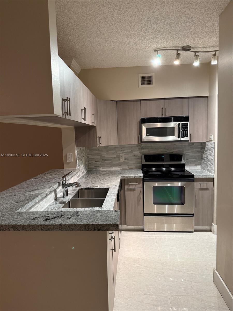 Residential in Sunny Isles Beach 5