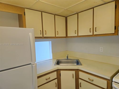 704e-4550 Nw 9th St, Miami, FL, 33126-2359 | Card Image