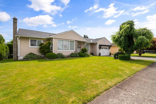9754 Heather Street, House other with 4 bedrooms, 2 bathrooms and 5 parking in Chilliwack BC | Image 2