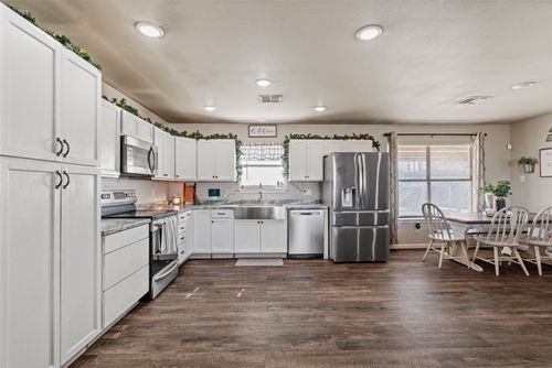 1611 Brazos Ave, Rockdale, TX, 76567-2515 | Card Image