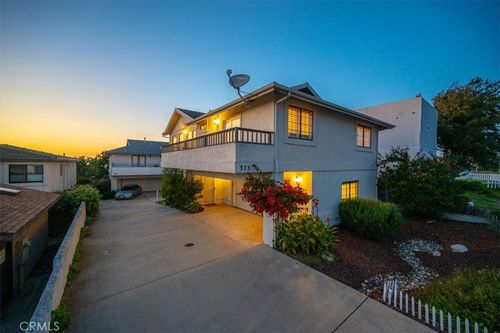 573 N 16th St, Grover Beach, CA, 93433-1889 | Card Image