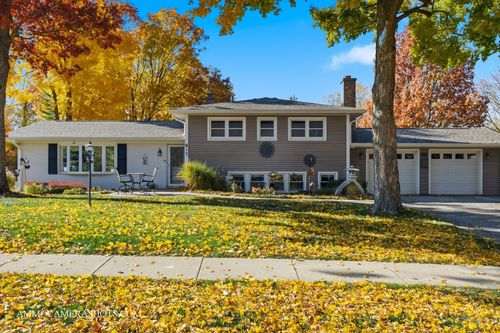 817 Woodland Hills Rd, Batavia, IL, 60510-3226 | Card Image