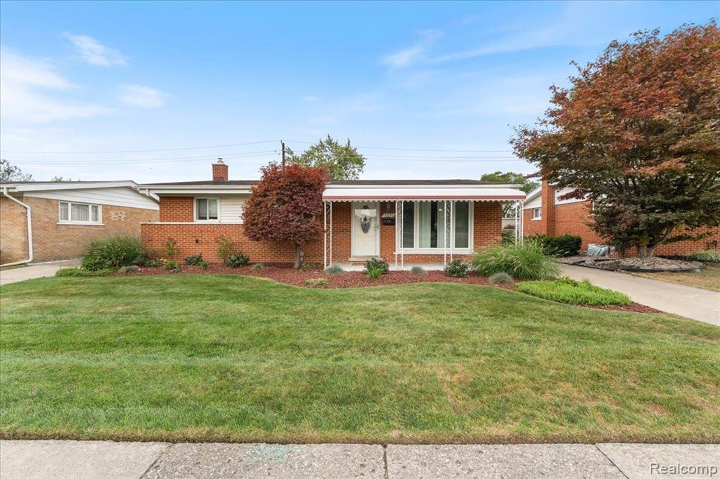 Mercedes St, Dearborn Heights, MI 48127