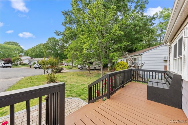 Deck with a yard | Image 5