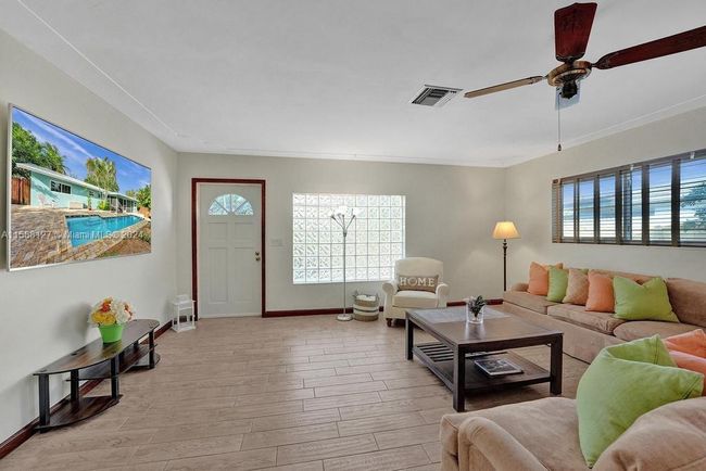 0 - 367 W Riverside Dr, House other with 3 bedrooms, 2 bathrooms and null parking in Tequesta FL | Image 11