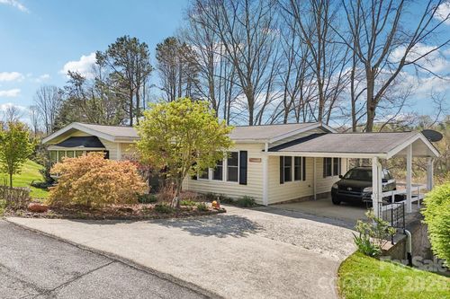 200 Cranbrook Cir, Hendersonville, NC, 28792-8520 | Card Image
