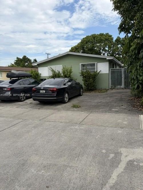 210 E 10th St, Hialeah, FL, 33010-4130 | Card Image