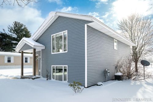 230 W Oak Street Ne, Sand Lake, MI, 49343 | Card Image