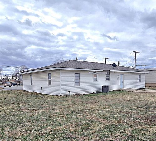 502 W 4th St, Watonga, OK, 73772-2802 | Card Image
