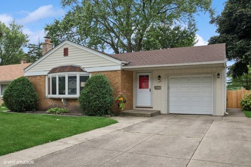 1052 Alfini Dr, Des Plaines, IL, 60016-6152 | Card Image