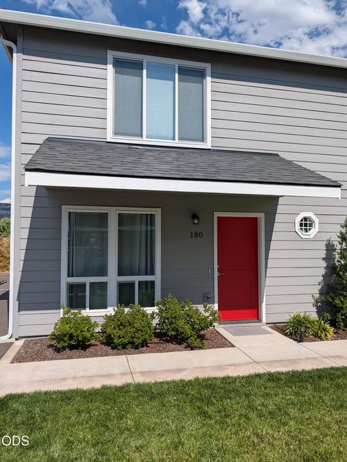 180 Northridge Ter, Medford, OR, 97501-8963 | Card Image