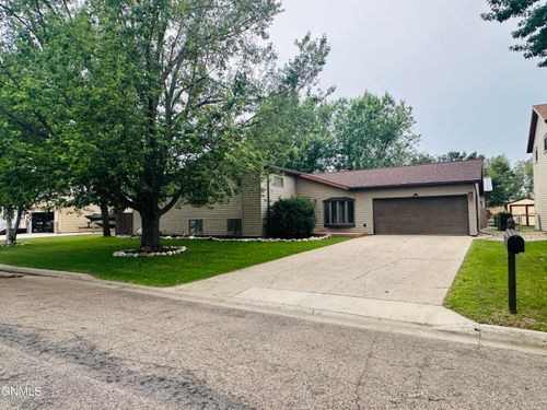 1729 5 1/2 Ave Ne, Jamestown, ND, 58401-2533 | Card Image