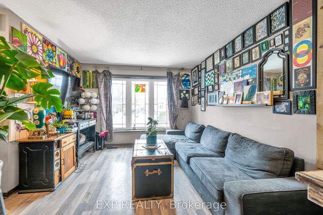 679 Frobisher Crt, House attached with 5 bedrooms, 3 bathrooms and 4 parking in Oshawa ON | Image 4