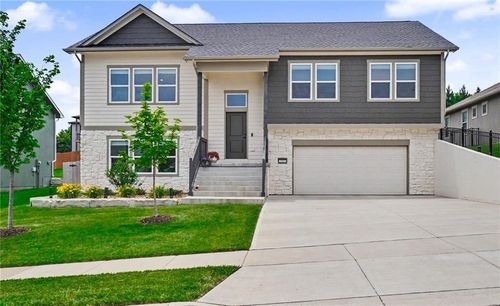 3907 Sweetclover St, Lawrence, KS, 66049-7808 | Card Image
