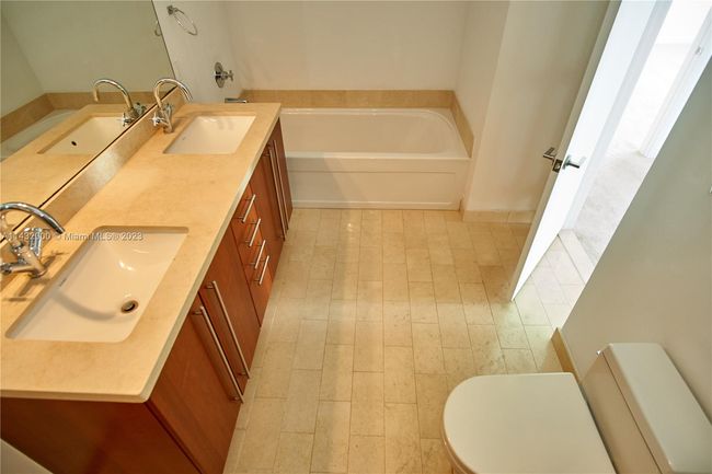 3023-N - 1111 Sw 1 St Ave, Condo with 2 bedrooms, 2 bathrooms and null parking in Miami FL | Image 8