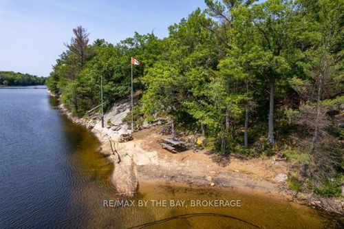 22428 Georgian Bay Rd, Honey Harbour, ON, P0E1E0 | Card Image