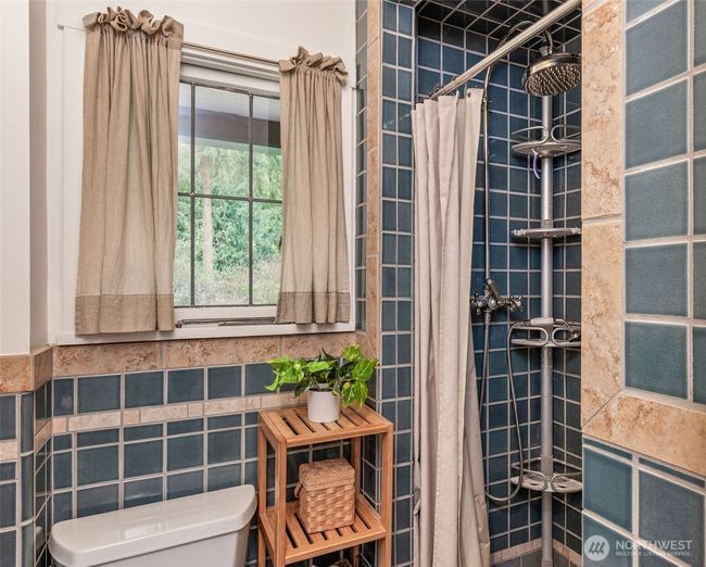 Shower. | Image 12