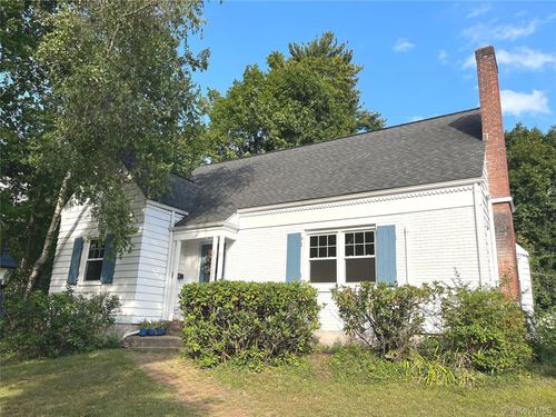 14 Willow Bnd, Poughkeepsie, NY, 12601-5021 | Card Image