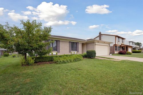 37766 Evergreen Dr, Sterling Heights, MI, 48310-3928 | Card Image