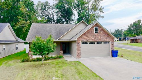 797 Thomas Ave, Boaz, AL, 35957-1755 | Card Image