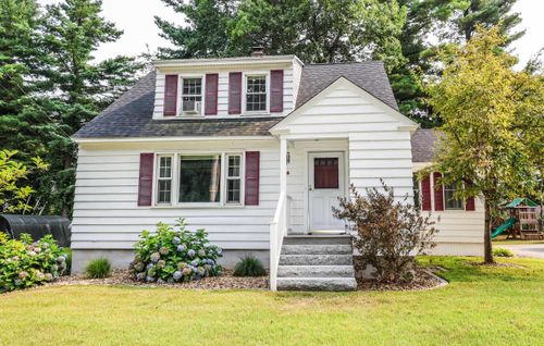 32 Geneva St, Manchester, NH, 03102-5102 | Card Image