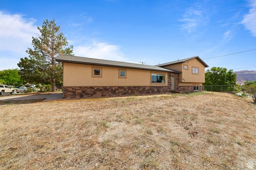 820 Locust Ln, Moab, UT, 84532-2744 | Card Image