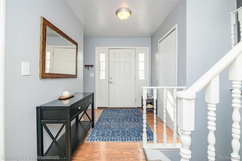 4939 Duchess Dr, Sterling Heights, MI, 48310-5158 | Card Image