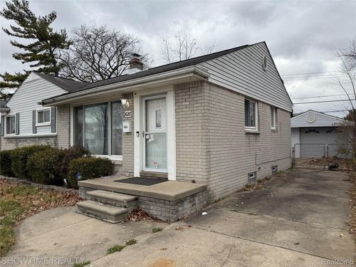 26261 Linwood St, Roseville, MI, 48066-4954 | Card Image