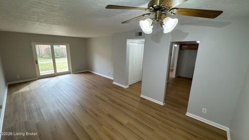 60-7008 Wildwood Cir, Louisville, KY, 40291-1774 | Card Image