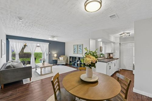 8919 Eagleview Dr, West Chester, OH, 45069 | Card Image