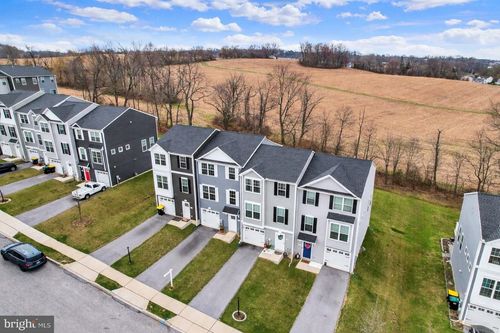 76 Coop Ln, HANOVER, PA, 17331-9852 | Card Image