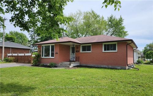 172 Byron Cres, Kingston, ON, K7M1J3 | Card Image