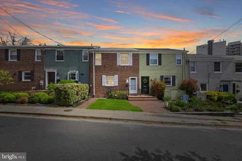 211 Guthrie Ave, ALEXANDRIA, VA, 22305-1818 | Card Image