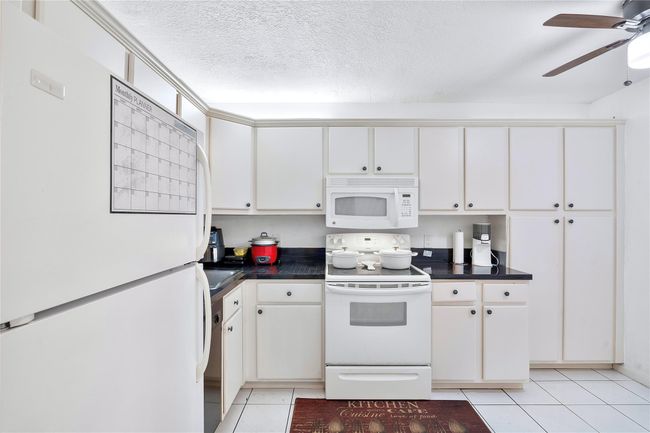 4306 Carambola Cir N, Townhouse with 2 bedrooms, 3 bathrooms and null parking in Coconut Creek FL | Image 4