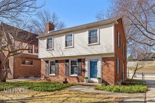 883 Lakepointe St, Grosse Pointe Park, MI, 48230-1707 | Card Image