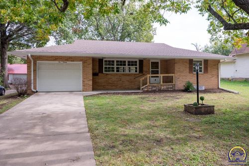 520 S 6th St, Osage City, KS, 66523-1514 | Card Image