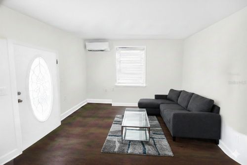 933 Myrtle Ave, VENICE, FL, 34285-7834 | Card Image