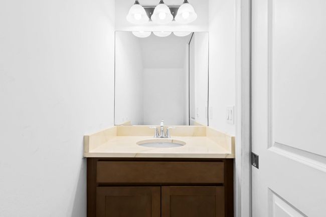 1/2 Bathroom | Image 12