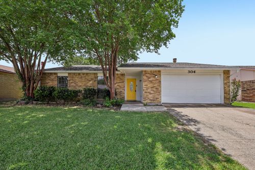304 Long Canyon Dr, Mesquite, TX, 75150-4529 | Card Image