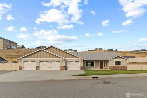 129 Sunny Meadows Loop, Wenatchee, WA, 98801-3838 | Card Image