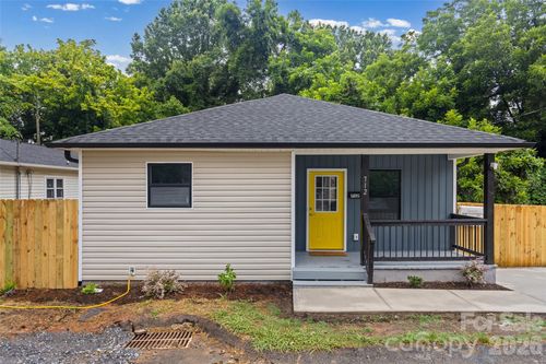 712 Henry Ave, Gastonia, NC, 28052-2104 | Card Image