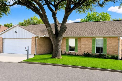 1517 Oakcrest St, Wharton, TX, 77488-3438 | Card Image